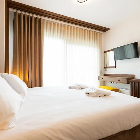 Karras' Paralia Dionisiou