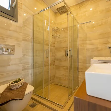 Karras' Feriehus Paralia Dionisiou